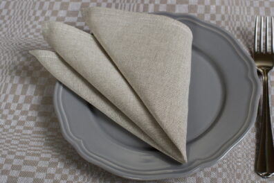 Serviette metis de lin coton en couleur beige.
