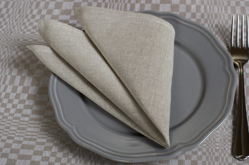 Serviette metis de lin coton en couleur beige.