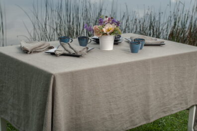 Nappe de lin lavé en couleur naturelle de lin.