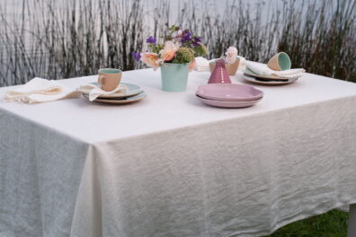 Nappe de lin lavé en couleur blanc cassé.