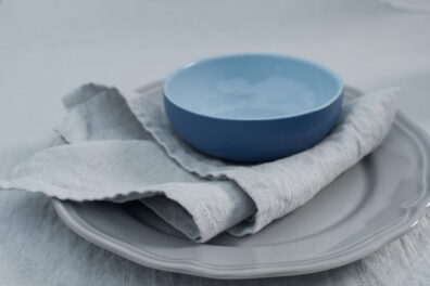 Serviette de lin ourlet simple.