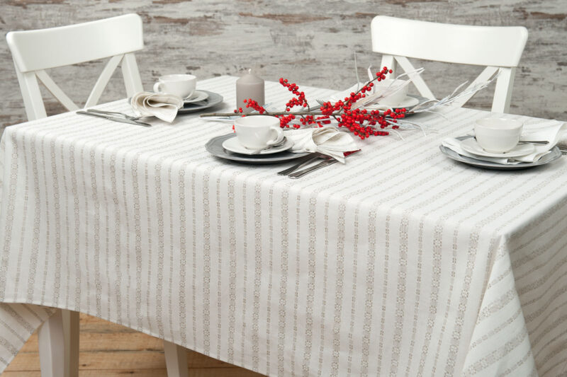 Nappe blanc cassé de lin coton en rayures beiges ornementales.