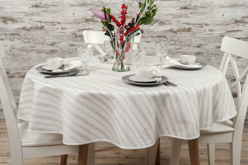 Nappe ronde / ovale blanc cassé de lin coton en rayures beiges ornementales.