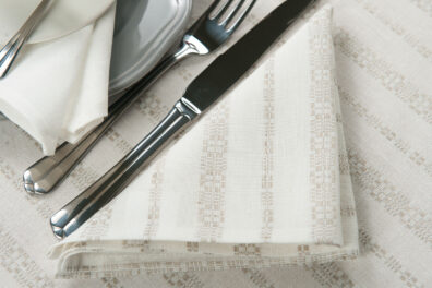 Serviette de lin coton, type du bord - ourlet simple.