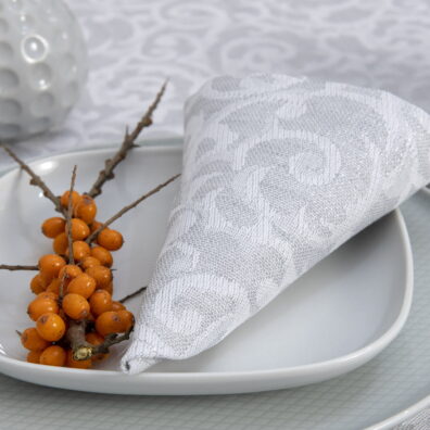Serviette gris clair de lin coton en motif de fleur avec fils de lurex.