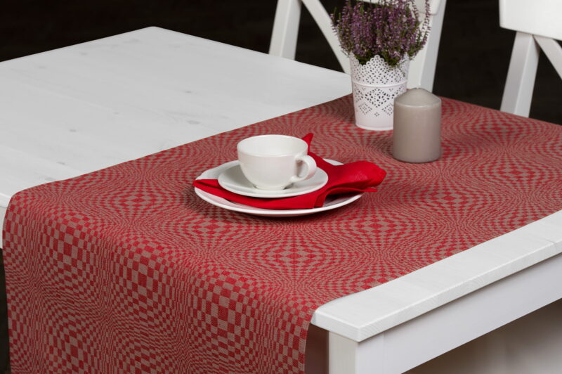 Chemin de table de lin coton rouge en design en l’affect à carreaux 3D.