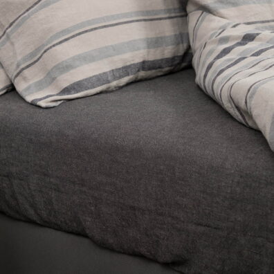 Drap de lin coton brun.