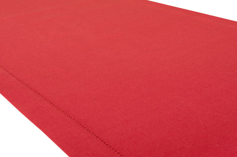 Chemin de table rouge de lin coton .