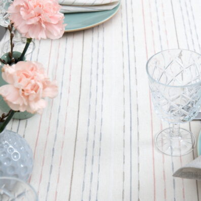 Nappe metis de lin coton blanc cassé en rayures fines multicolores -bleu gris, beiges, roses