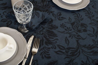 Nappe ronde ovale metis couleur bleu uni.