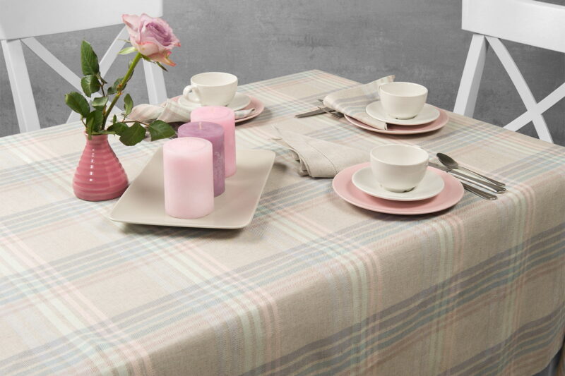 Nappe beige de lin coton en rayures bleu gris, vert, rose.