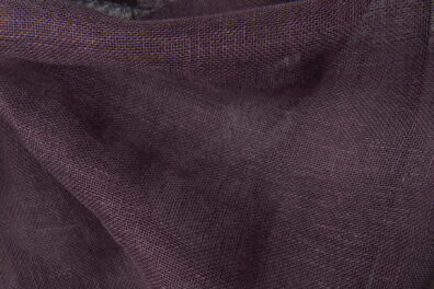 Tissu de lin couleur violette foncée