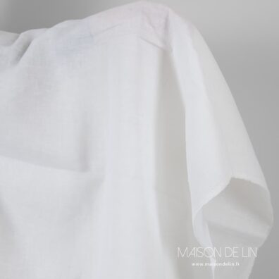 Tissu lin blanc casse.