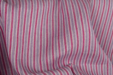 Tissu 100% lin en rayures roses et violets.