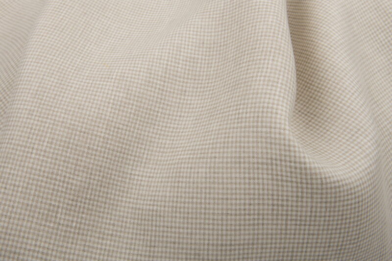 Tissu 100% lin à carreaux vichy beige et blanc cassé.