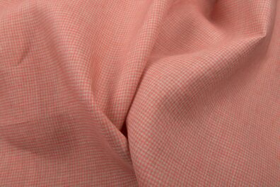 Tissu de 100% lin vichy beige et rose.