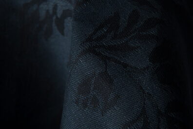 Tissu de lin en motif des fleurs.