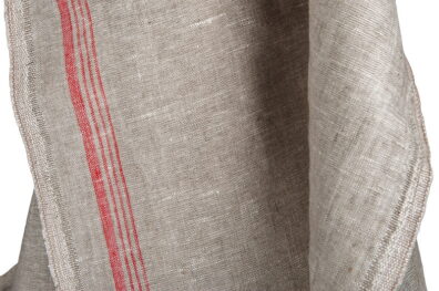 Tissu étroit de lin gris clair avec des rayures rouges