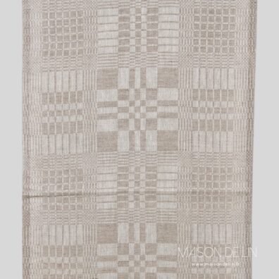Tissu beige de lin étroit aux ornements nationaux