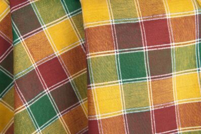 Tissu de lin-coton à carreaux jaunes, verts et rouges