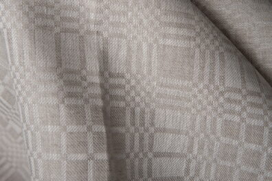 Toile lin beige à carreaux traditionnel.