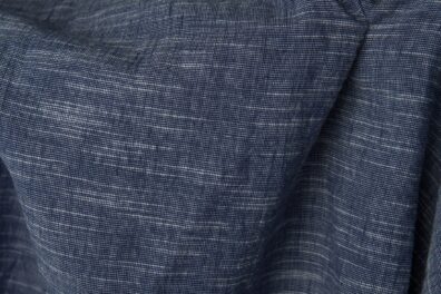 Tissu bleu jeans foncé de lin-coton lavé en rayures