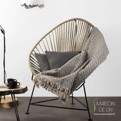 Plaid beige de lin coton lavé en motif de zigzag.