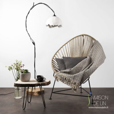 Plaid beige de lin coton lavé en motif de zigzag gris décoratif.