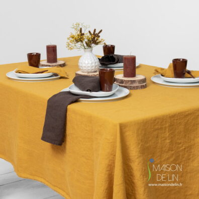 Nappe de lin lavé en couleur vrai jaune.