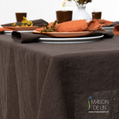 Nappe de100% lin lavé en couleur brun foncé
