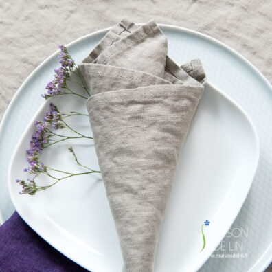 Servietter gris clair de lin lave.