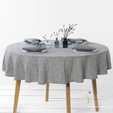 Nappe ronde de lin-coton lavé en couleur gris foncé.