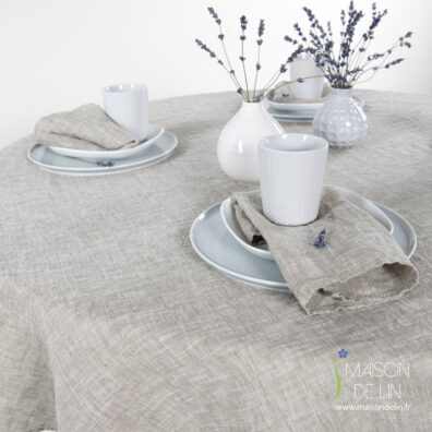 Nappe de lin coton lavé beige.