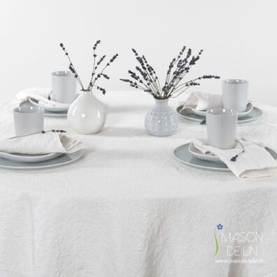 Nappe metis de lin coton lavé en couleur blanc cassé ayant fils spéciaux plus épais.