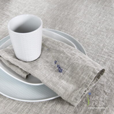Serviette de lin-coton lavé en couleur beige.