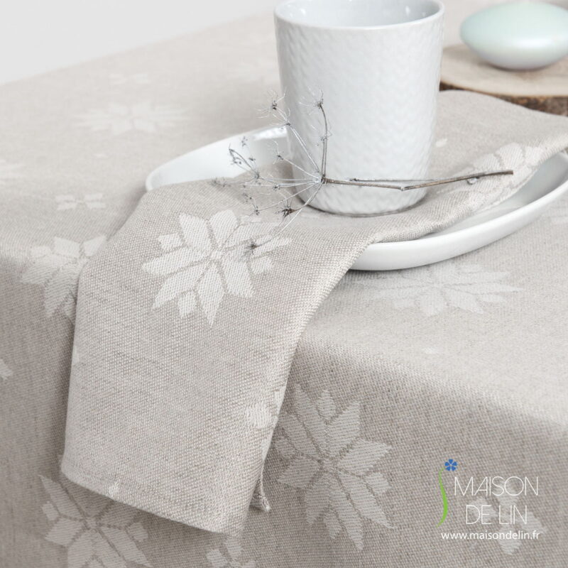 Serviette beige de lin coton Jacquard avec des étoiles blanches.