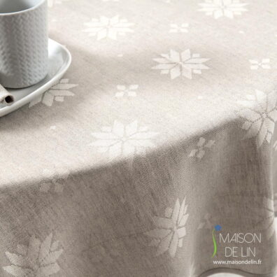 Jacquard avec de motif des étoiles blanches.
