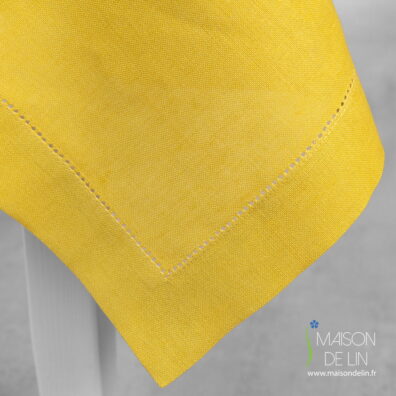 Nappe de lin coton avec des points ajourés.