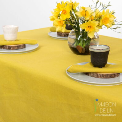 Nappe jaune de lin coton.