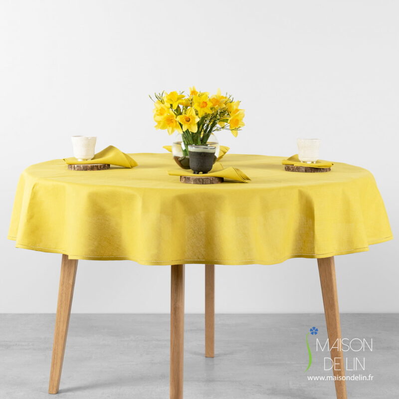Nappe ronde / ovale de lin-coton en jaune solid.