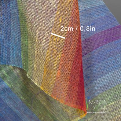 C’est un tissu gaze, fin, de bonne qualité et léger.