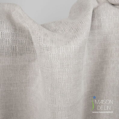 Tissu de lin beige a design de carreaux ajourée.