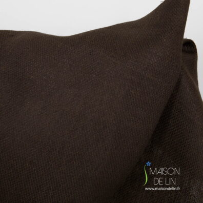 Dense, solid. Largeur 150cm. De poids moyen.