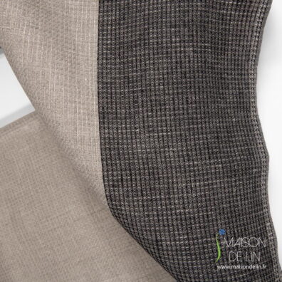 Tissu de lin étroit beige noir gaufré.