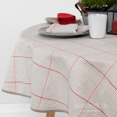 Nappe rouge ronde metis à carreaux.
