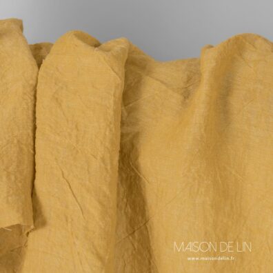 Lin moutarde en largeur 295cm. lavé pour linge de lit.