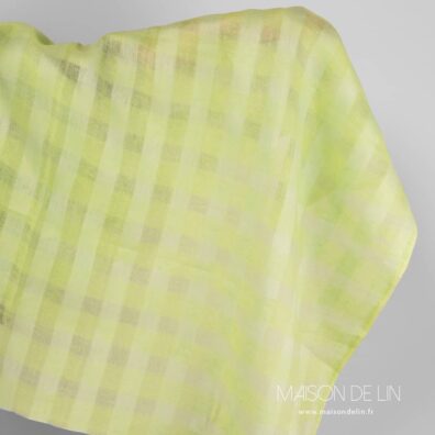 Tissu transparent de lin laitue à carreaux ajouré.