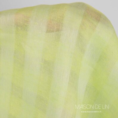 Tissu transparent de lin laitue à carreaux.