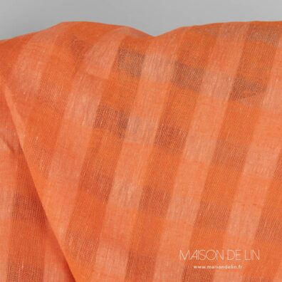 Tissu orange en lin à carreaux ajouré.