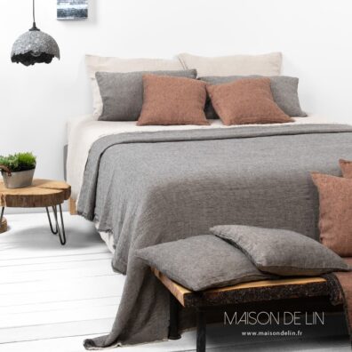 Dessus de lit gris anthracite en lin lave.